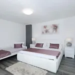 Marina, No 1 Appartement