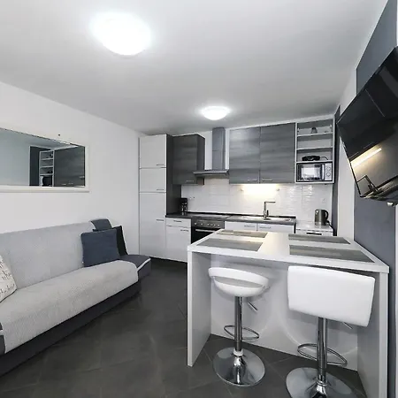 Marina, No 1 Apartament