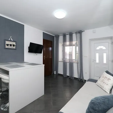 Marina, No 1 Apartman *