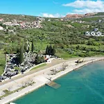 Marina, No 1