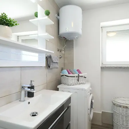 Marina, No 1 Apartman Rovanjska