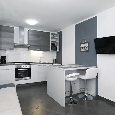 Marina, No 1 Apartman *